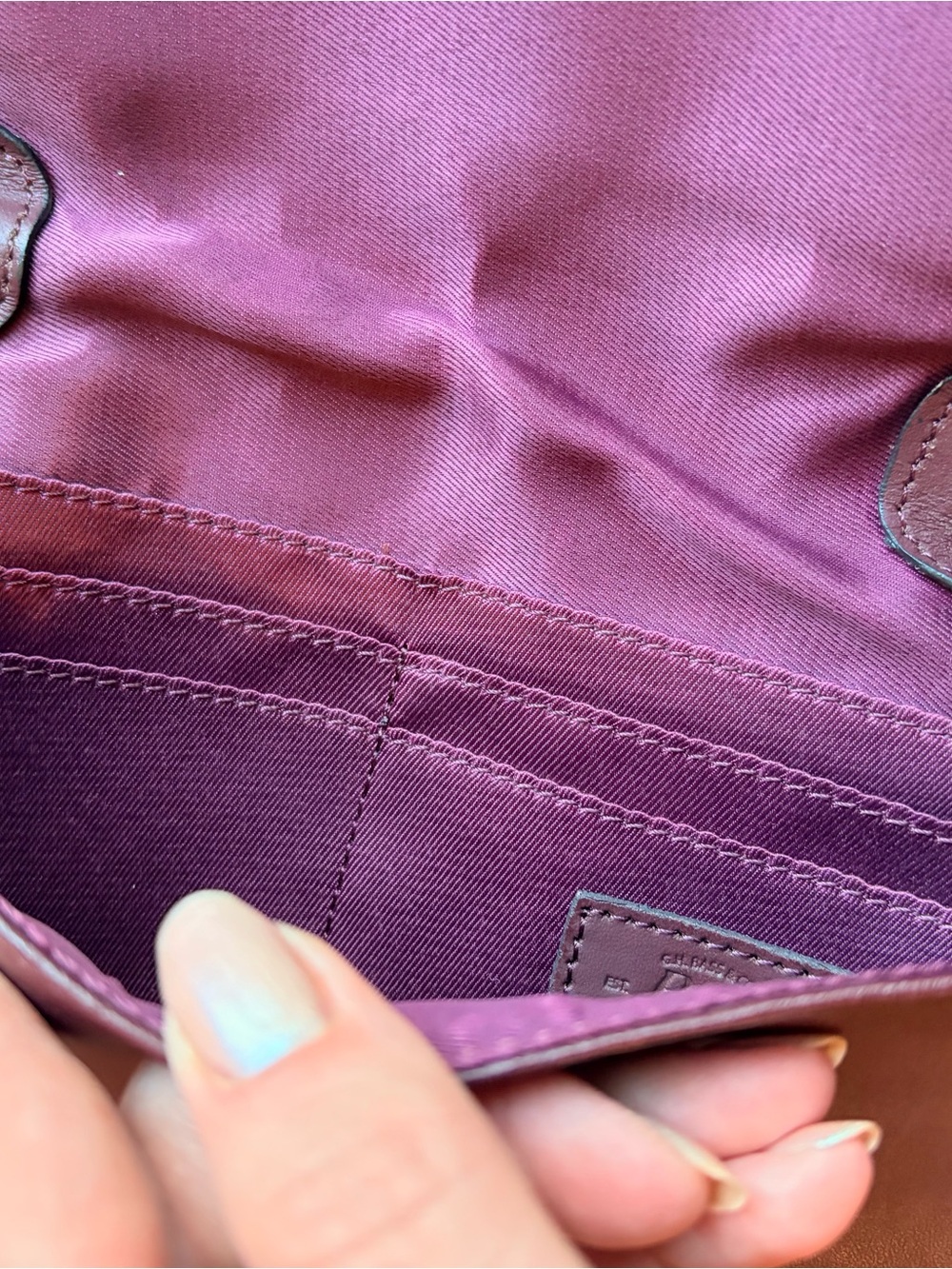Vintage Leather Burgundy G.H. Bass & Co Womens Crossbody Bag with Card Holders - Picture 5 of 8